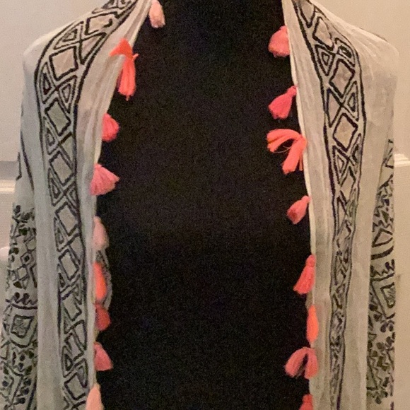 🖤Tribal Feel Fringe Fun Scarf Wardrobe Must Have 🖤 - Picture 3 of 9